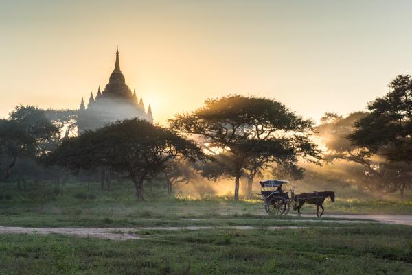The last rays of sun break from behind a pagoda in Bagan, Myanmar | N.Jackson